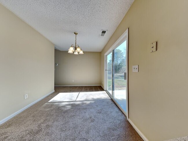 Foto del edificio - 3004 Westwinds Ct