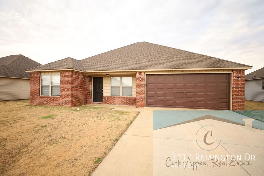 Foto principal - Beautiful 4 bed, 2 bath home with fenced b...