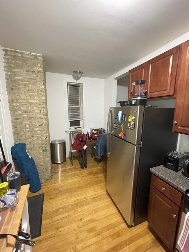 Building Photo - 2134 W Berteau Ave