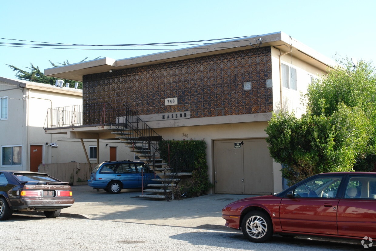 Primary Photo - 740 Masson Ave