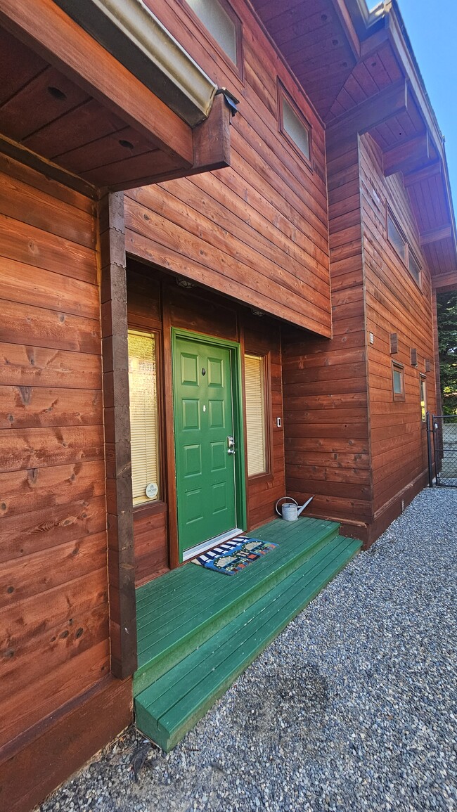 Entry - 287 Fairhaven Dr