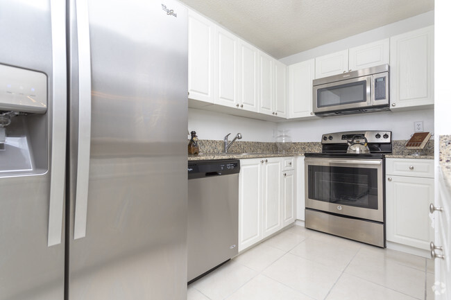 Interior Photo - Fontainebleau Milton Apartments