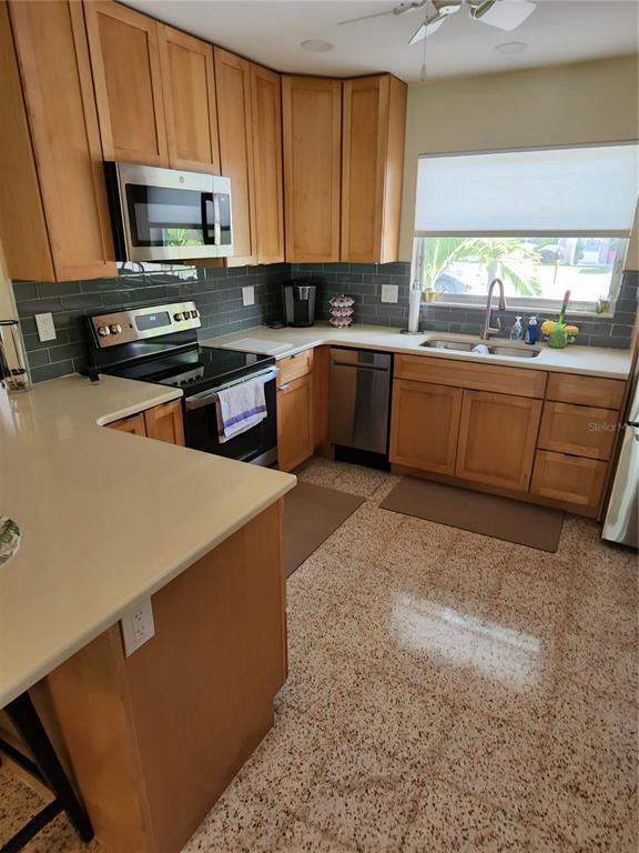 Foto del edificio - 220 Glen Oak Rd