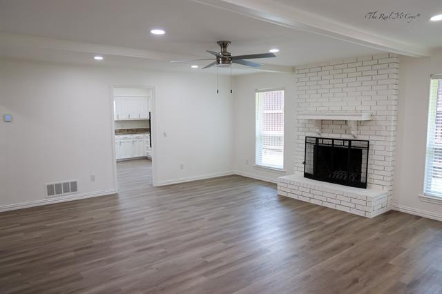 Foto del edificio - 2122 Teakwood Ln