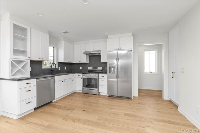 Building Photo - 157 Lincoln Ave