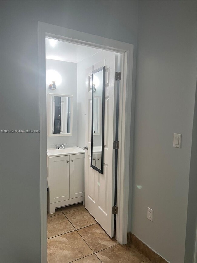 Foto del edificio - 10934 SW 137th Ct