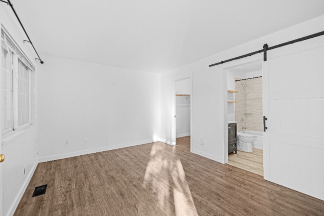 Building Photo - 2734 Montague Dr