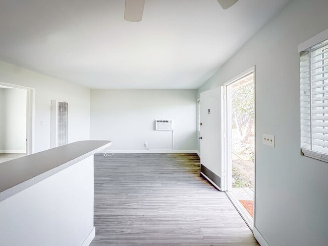 Building Photo - CUTE CONDO IN A DUPLEX W/ LARGE BACKYARD A...