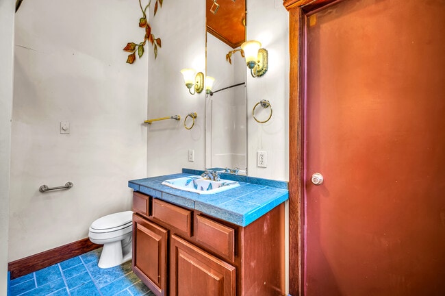 Building Photo - 511 W High St