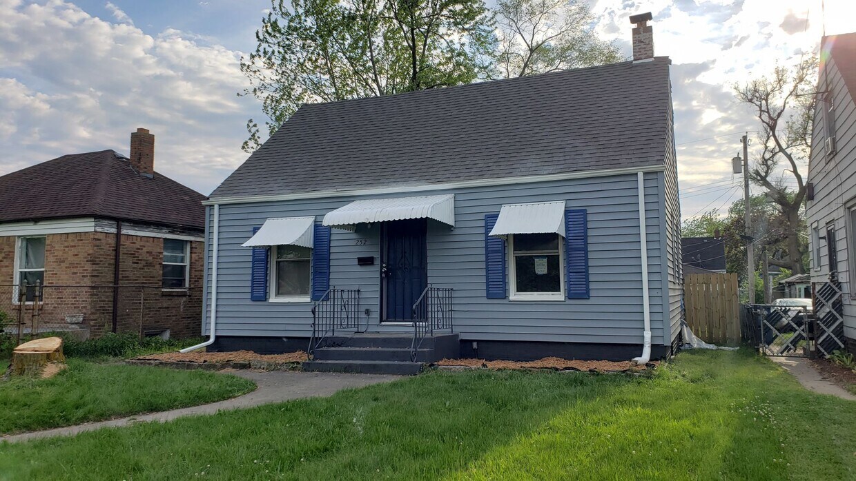 Primary Photo - GREAT HOME on a GREAT BLOCK