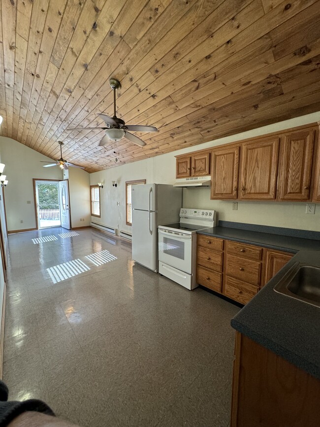 Kitchen w/ stove and refrigerator - 11R Lake Dr