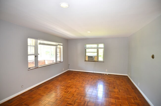 Foto del edificio - 4028 Ledgewood Dr