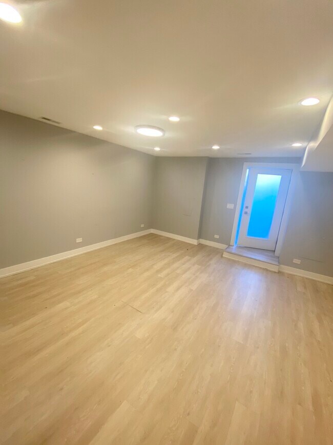 Foto del edificio - 2223 W Washington Blvd