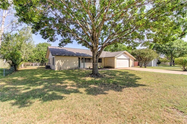 Foto del edificio - 803 Riverbend Dr