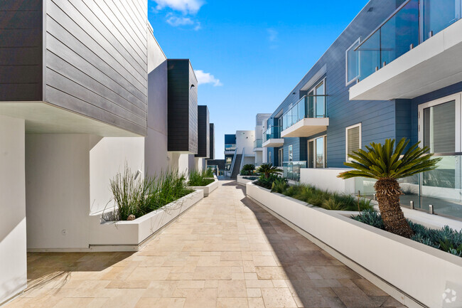 Building Photo - Dana Cove Luxury Living