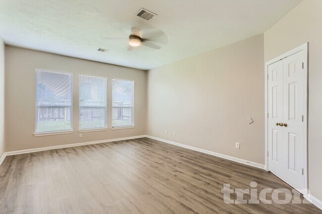 Foto del edificio - 4015 Camelia Glen Ln