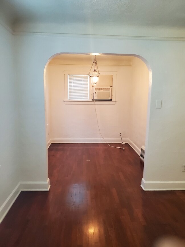 Building Photo - 806 Tieton Dr