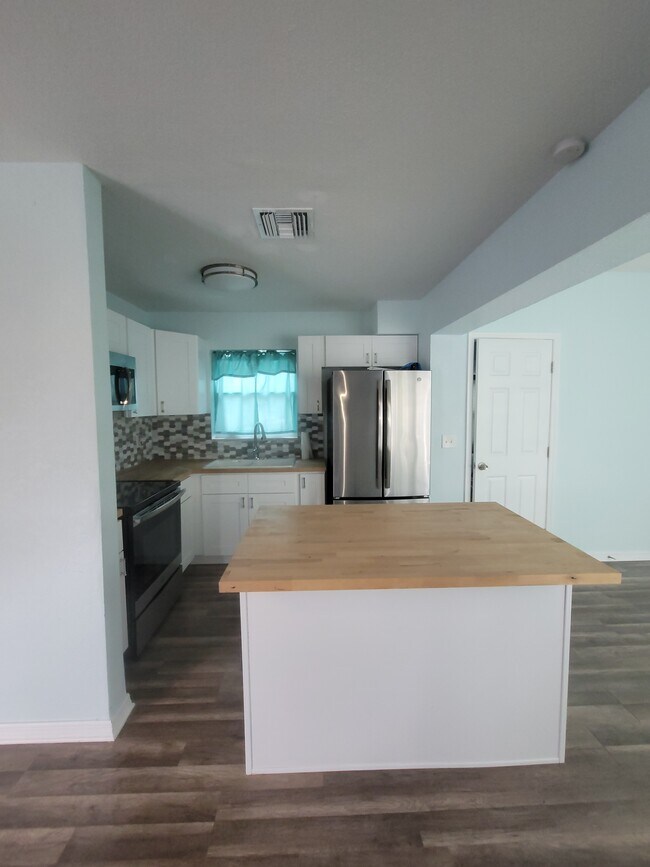 Foto del edificio - 513 Hollyhock Ln