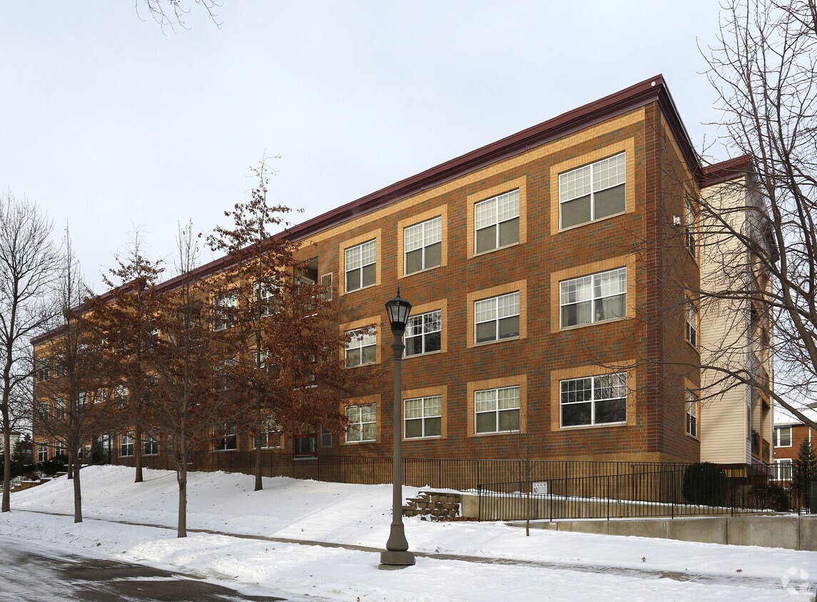 2395 Benson St, Saint Paul, MN 55116 - 2395 Benson St Saint Paul