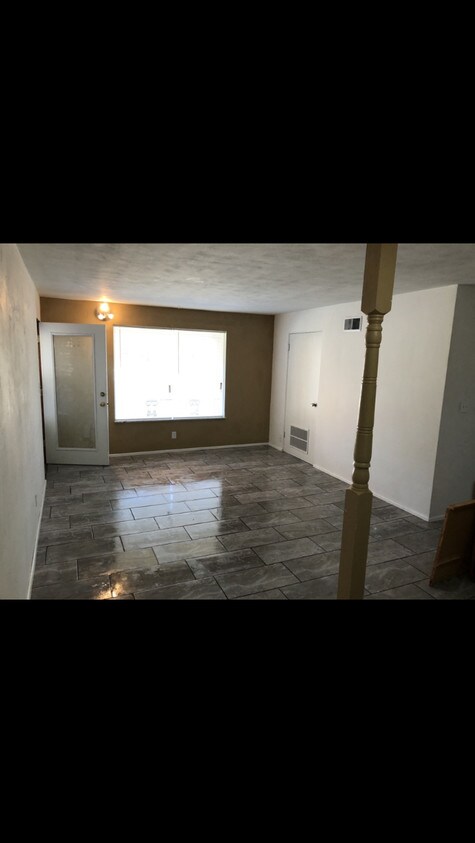 Primary Photo - 215 Anderson Ln