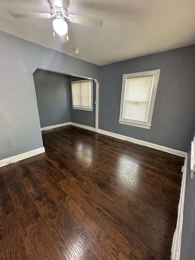 Building Photo - 2 Bedroom 1 Bath
