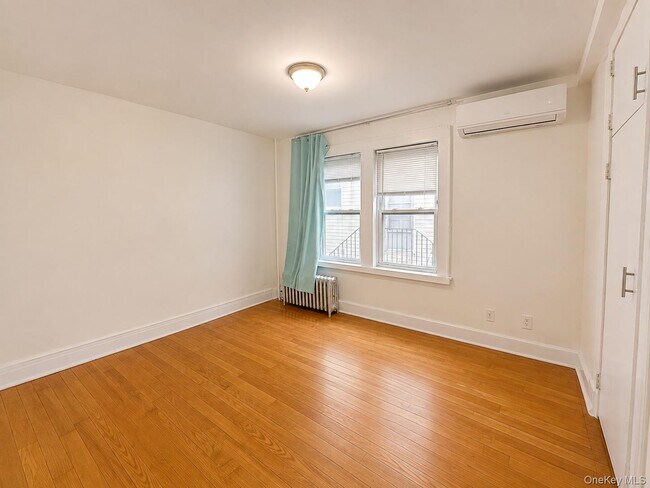 Foto del edificio - 77-18 169th St