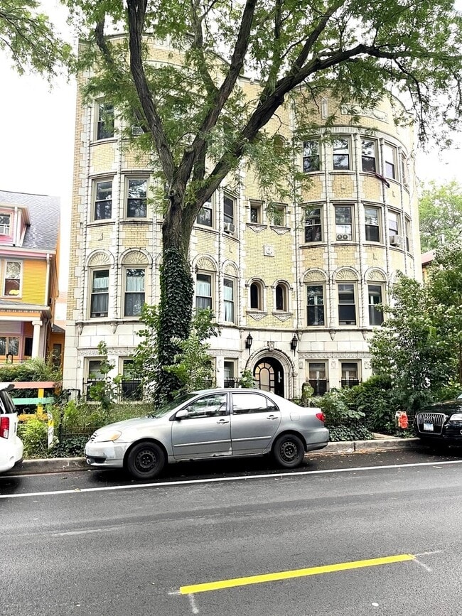 Building Photo - 1527 W Pratt Blvd