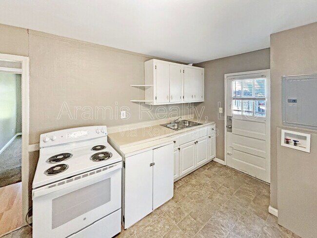 Foto del edificio - 394 Allgood Rd NE