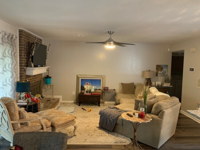 Building Photo - 5731 Dockside Dr