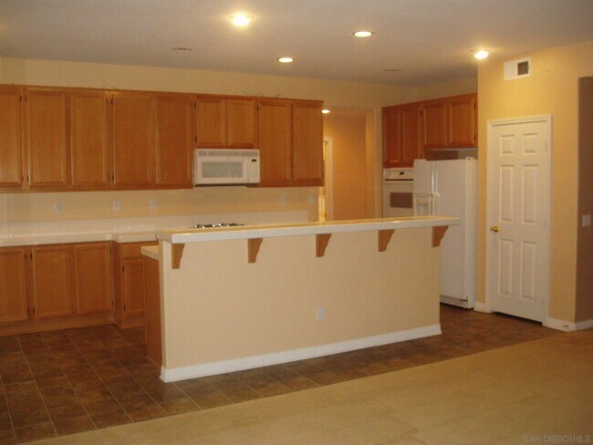 Building Photo - 570 Dundee Ln