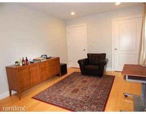 Building Photo - 4 br, 2 bath  - 668 E Broadway