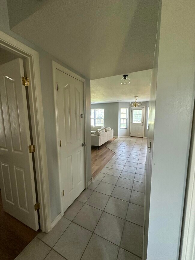 Building Photo - 2302 Windstone Dr