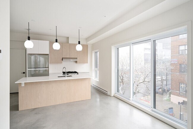 Photo du bâtiment - 7172 Rue Alexandra