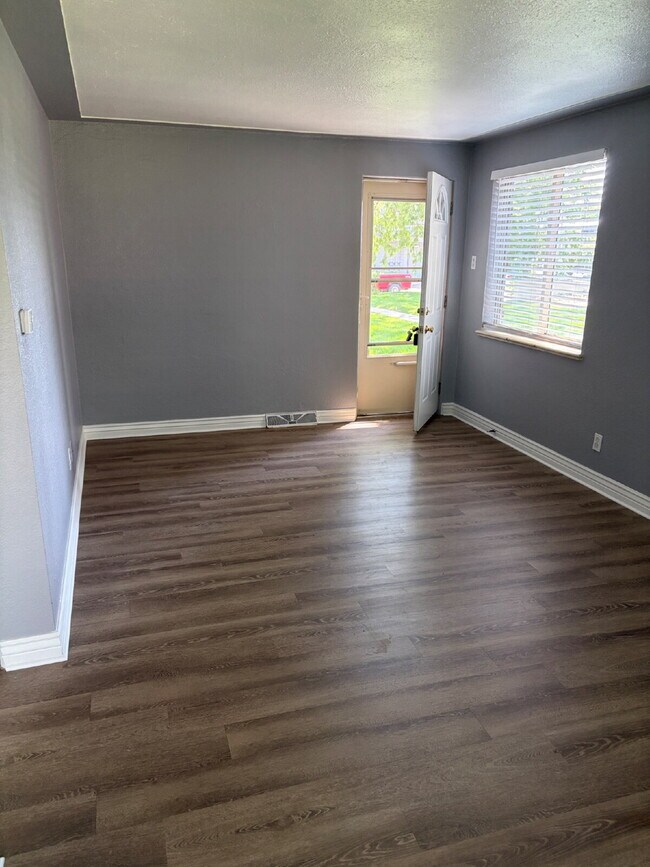 Foto del edificio - Updated 1BR End Unit | Denver