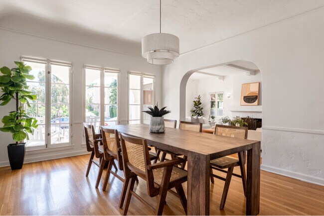 Foto del edificio - 1125-1127 S Oakhurst Dr