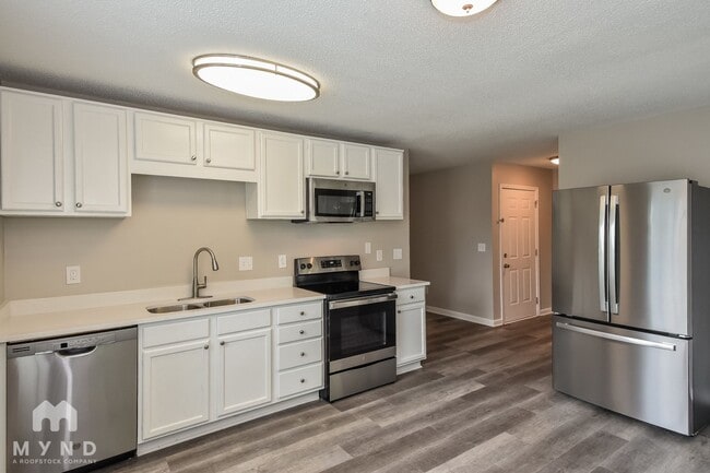 Foto del edificio - 7953 Lake Wind Ct