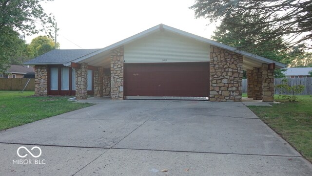 Primary Photo - 2405 S Wisteria Ln