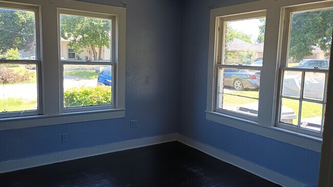 Foto del edificio - 839 Lambert St