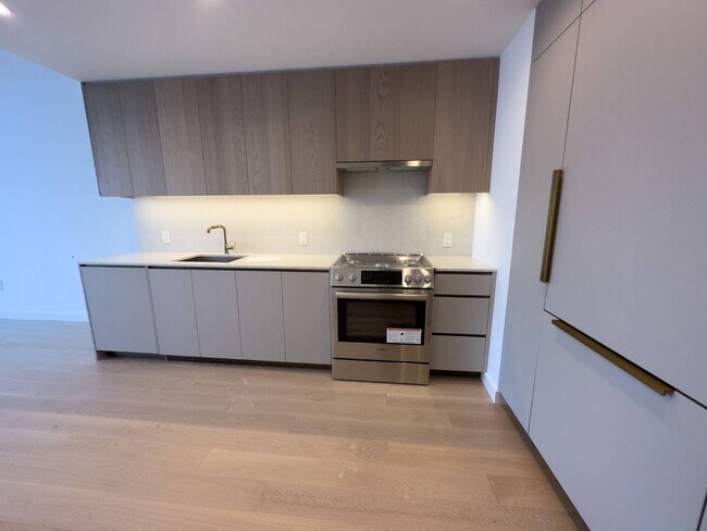 Building Photo - 3 Ct Square W