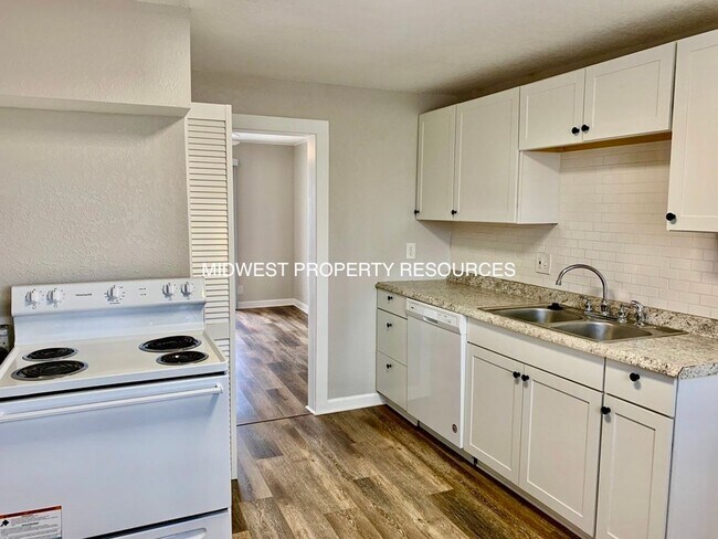 Building Photo - 2 Bedroom Bungalow in Harrisonville