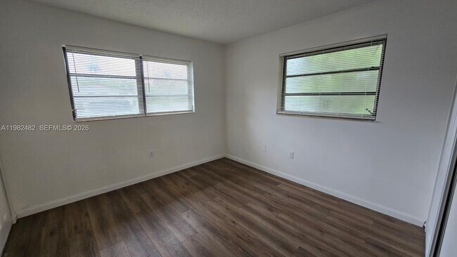 Foto del edificio - 13950 NE 4th Ave