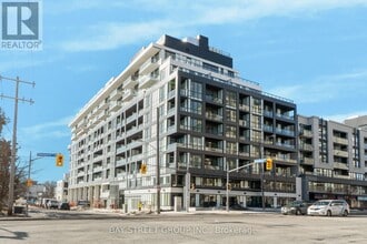 Building Photo - 6 Greenbriar Rd