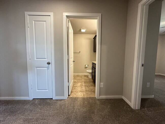 Building Photo - 3-Bed Home with Cozy Fireplace in Bell Farms!