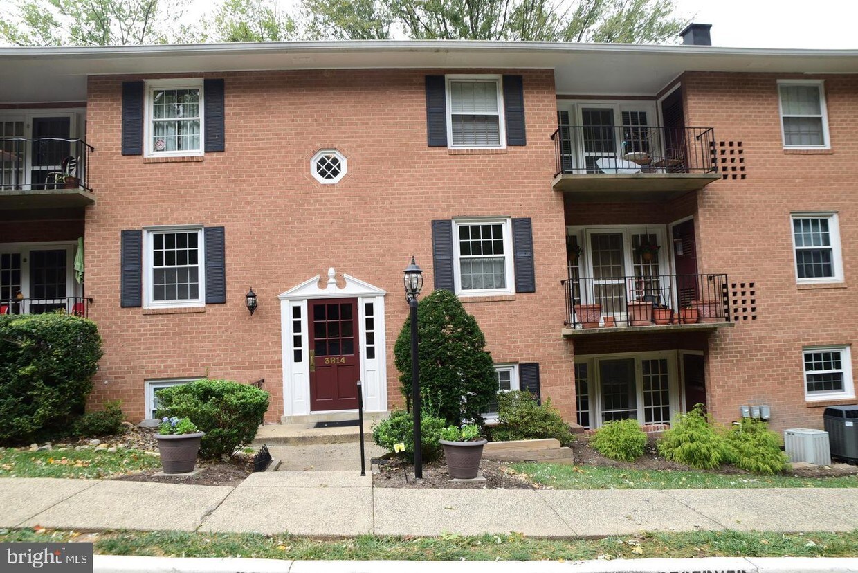 Foto del edificio - 3814 Lyndhurst Dr