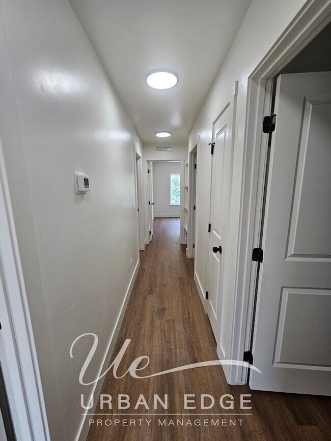 Foto del edificio - 3 bed 2.5 bath townhome!- Lease Until 2/28/2027