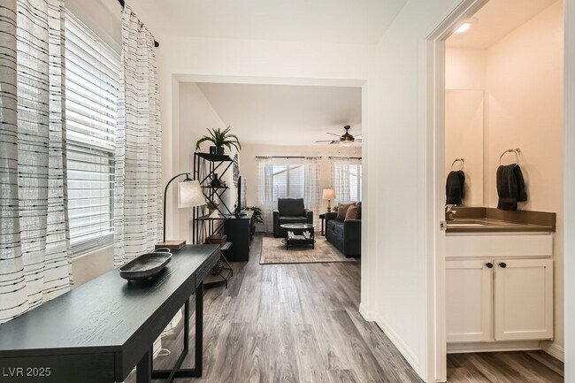 Foto del edificio - 1585 Desert Path Ave