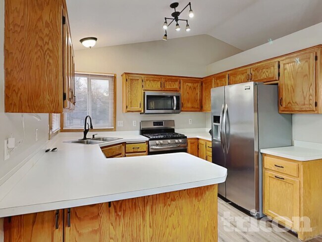 Foto del edificio - 1500 Powell St N