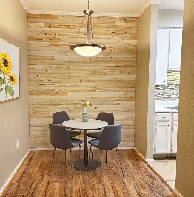 Foto del edificio - 7950 N Stadium Dr