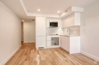 Building Photo - 3460 Rue Peel