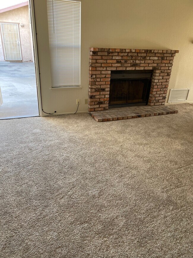 LIVINGROOM - 441 S Sunset St